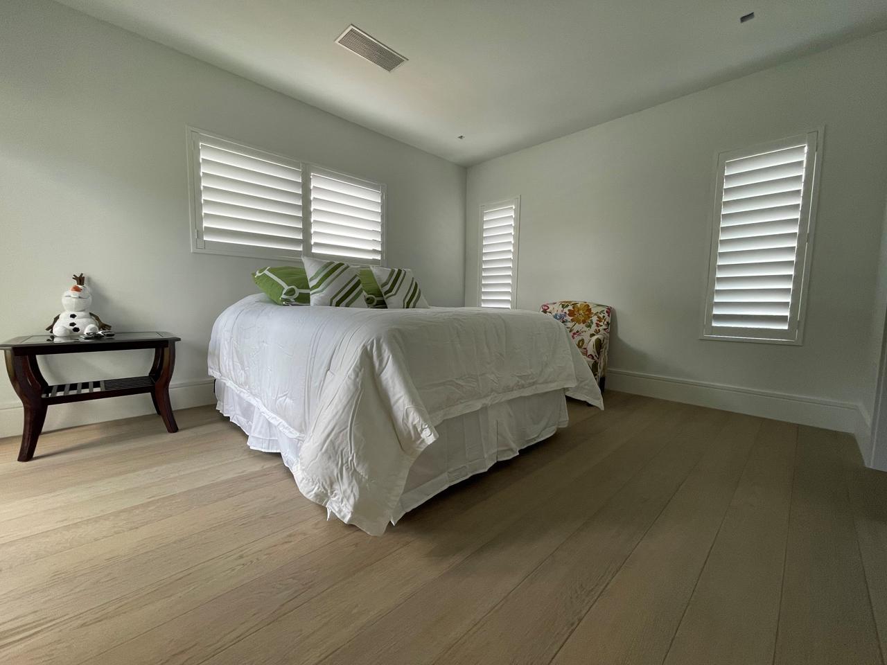 Bedroom with polyshutters