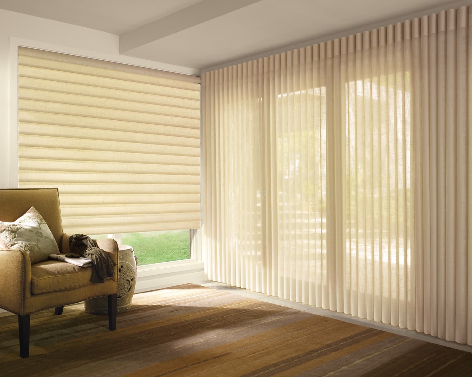 Плиссе белоруссия. Hunter Douglas жалюзи. Hunter Douglas рулонные шторы. Хантер Даглас рулонные шторы. Жалюзи Hunter Douglas Luminette.